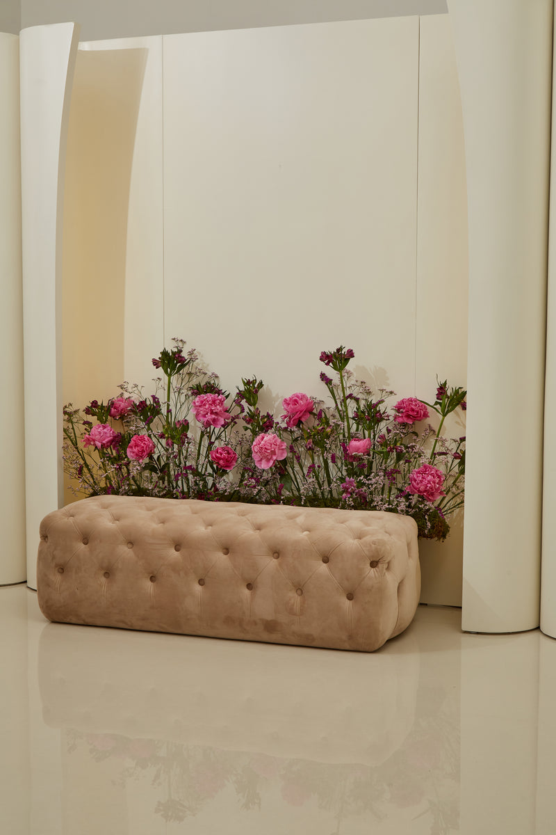 Milcha / Engagement stands