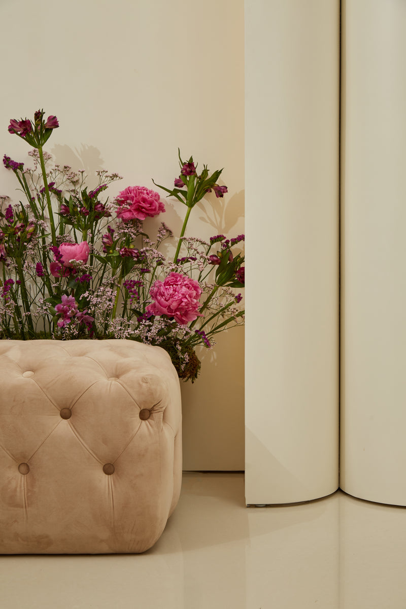 Milcha / Engagement stands